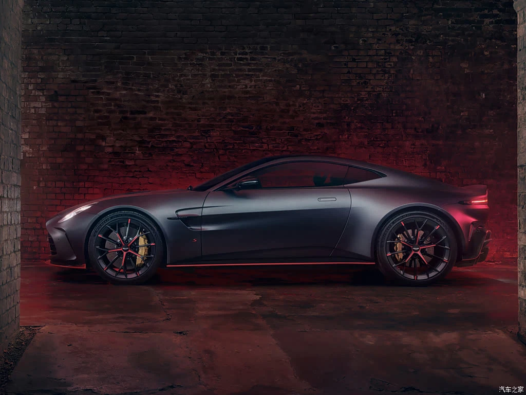 阿斯顿・马丁_V8 Vantage 2025款 4.0T V8 S Coupe 高清图集