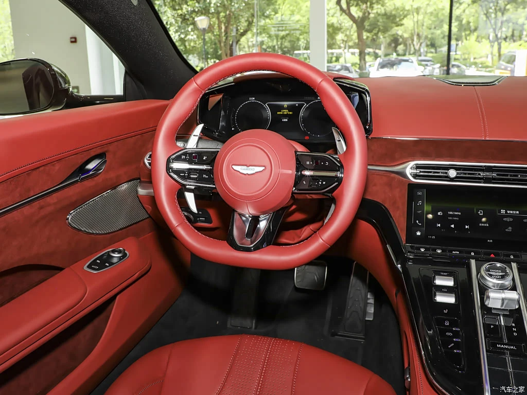 阿斯顿・马丁_V8 Vantage 2024款 4.0T V8 Coupe 高清图集