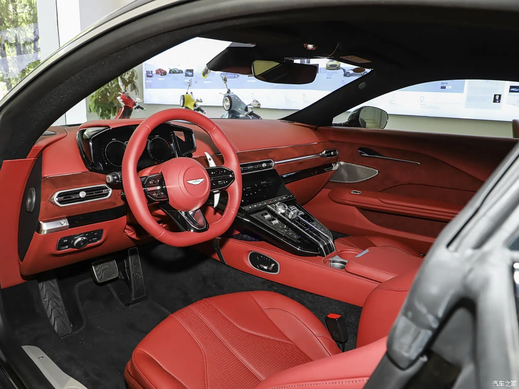 阿斯顿・马丁_V8 Vantage 2024款 4.0T V8 Coupe 高清图集