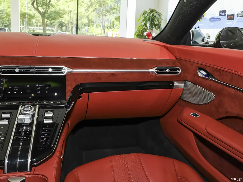 阿斯顿・马丁_V8 Vantage 2024款 4.0T V8 Coupe 高清图集