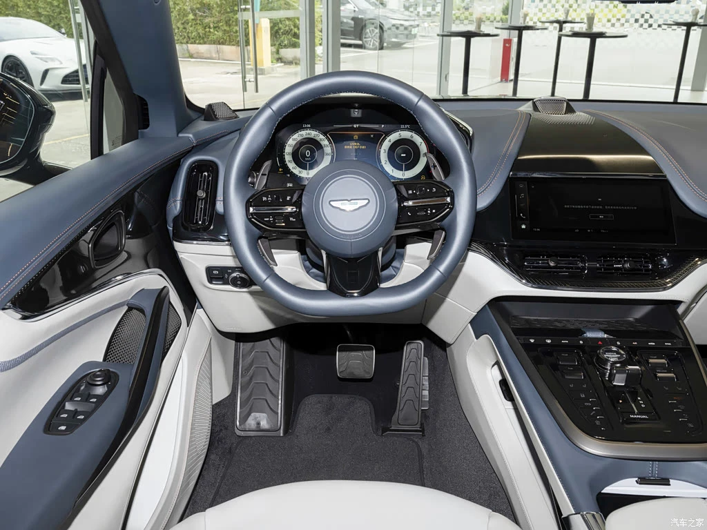 阿斯顿・马丁_阿斯顿・马丁DBX 2025款 4.0T V8 707 高清图集