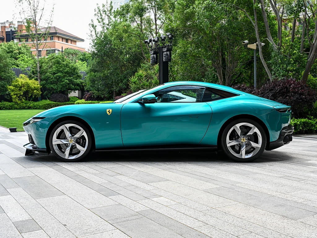 法拉利_Amalfi 2026款 3.9T V8 标准版 高清图集