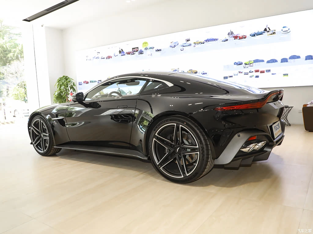 阿斯顿・马丁_V8 Vantage 2024款 4.0T V8 Coupe 高清图集