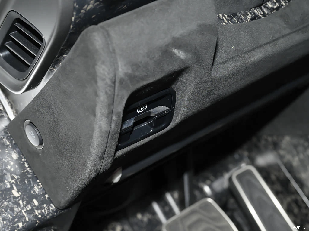 阿斯顿・马丁_Valhalla 2025款 4.0T PHEV 高清图集