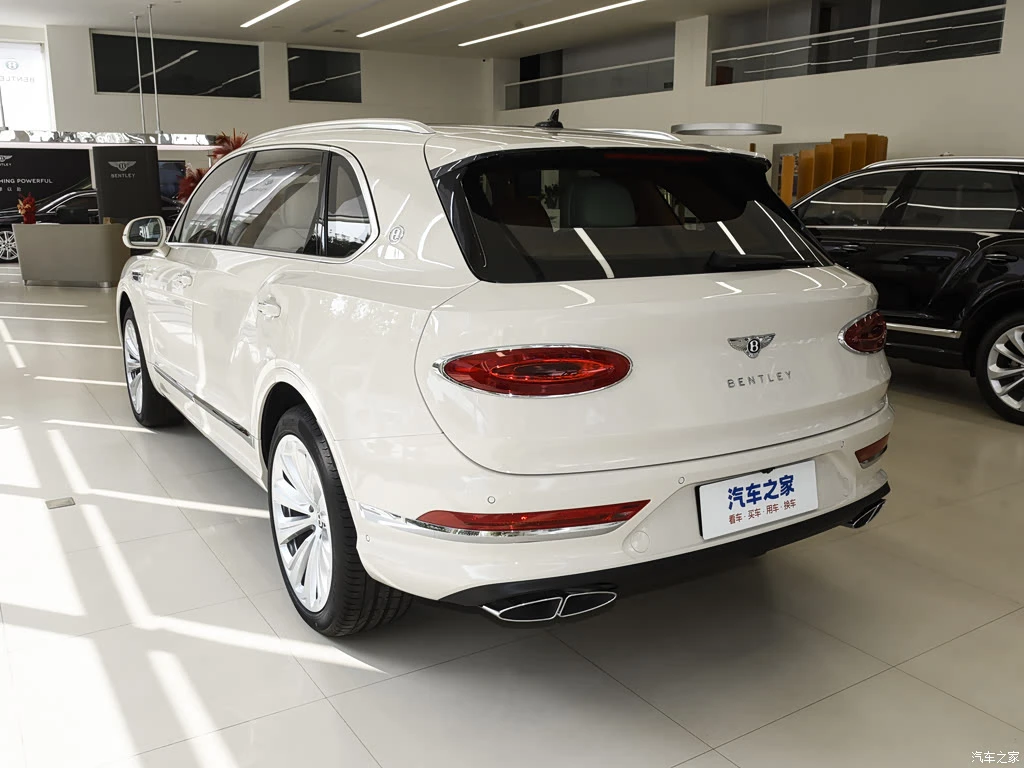 宾利_添越 2026款 4.0T V8 长轴距雅度版 高清图集