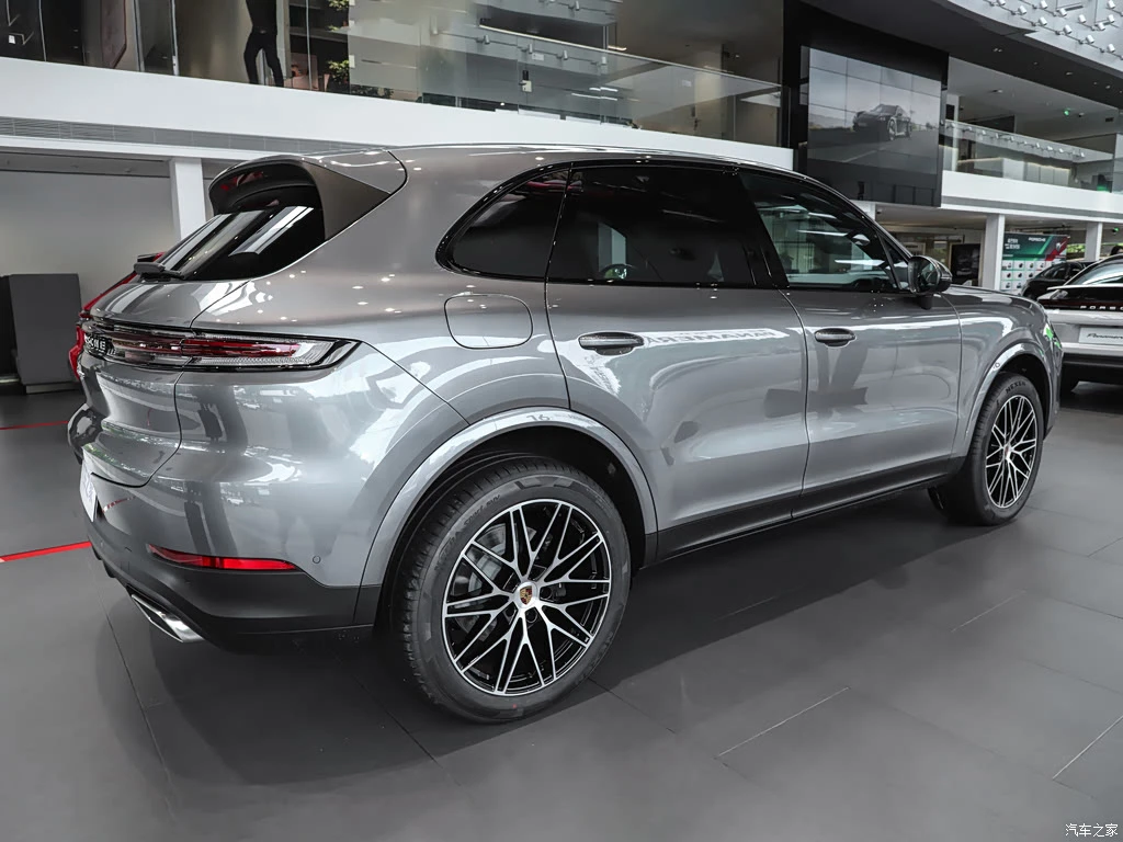 保时捷_Cayenne 2025款 Cayenne 3.0T 逐梦版 高清图集