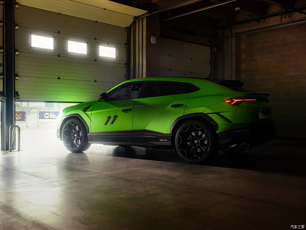 兰博基尼_Urus 2023款 Performante Essenza SCV12 高清图集