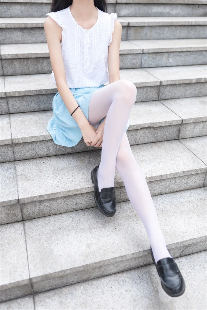 风之领域精品写真@No.028 蓝短裙的白丝姐姐 [50P/181MB]