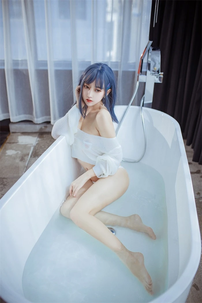微博红人@过期米线线喵-浴缸 美腿 [23P/282MB]