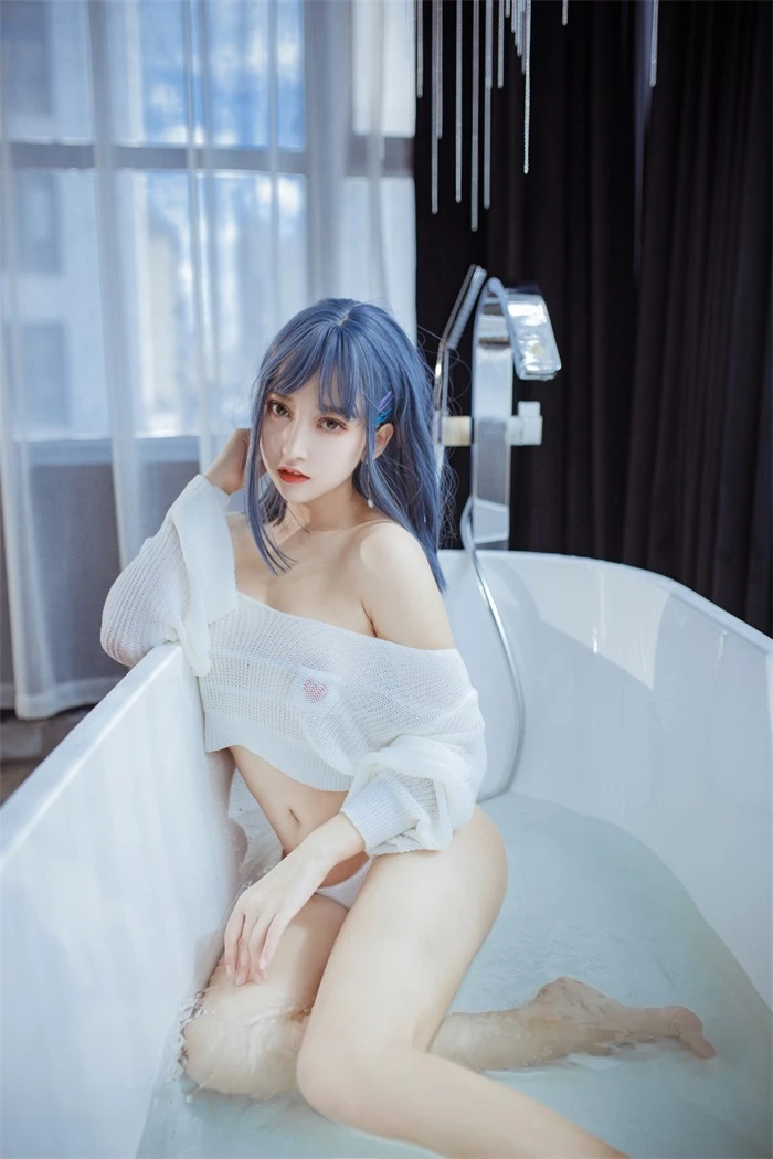 微博红人@过期米线线喵-浴缸 美腿 [23P/282MB]