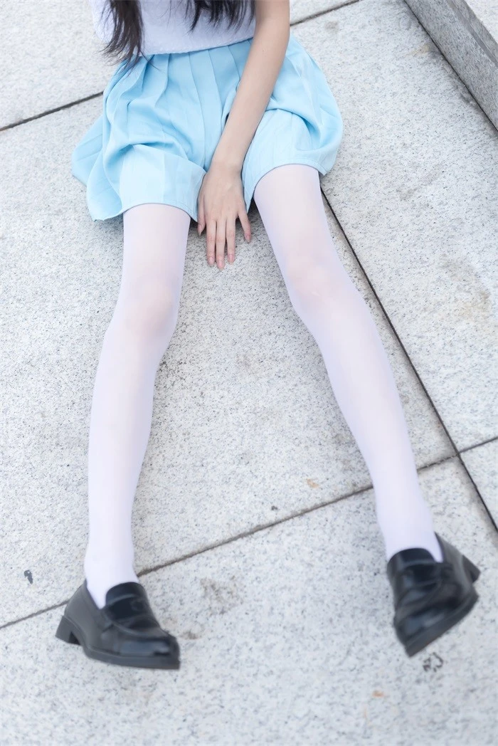 风之领域精品写真@No.028 蓝短裙的白丝姐姐 [50P/181MB]