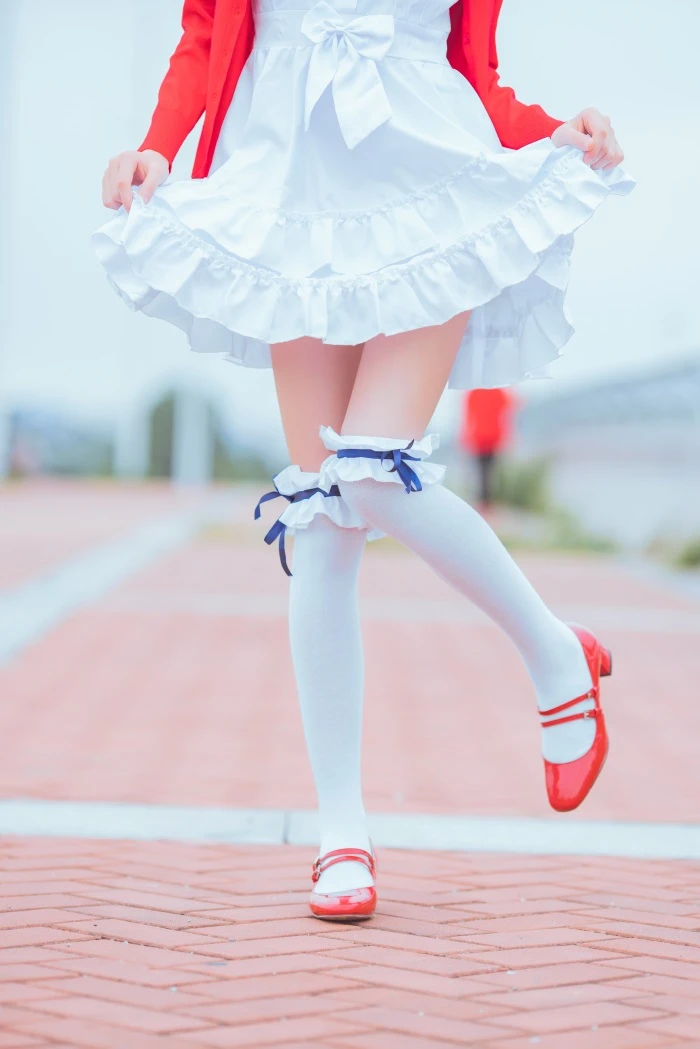萝莉风COS 桜桃喵 – 加藤惠系列之红上衣小白裙日常服 [33P/643MB]