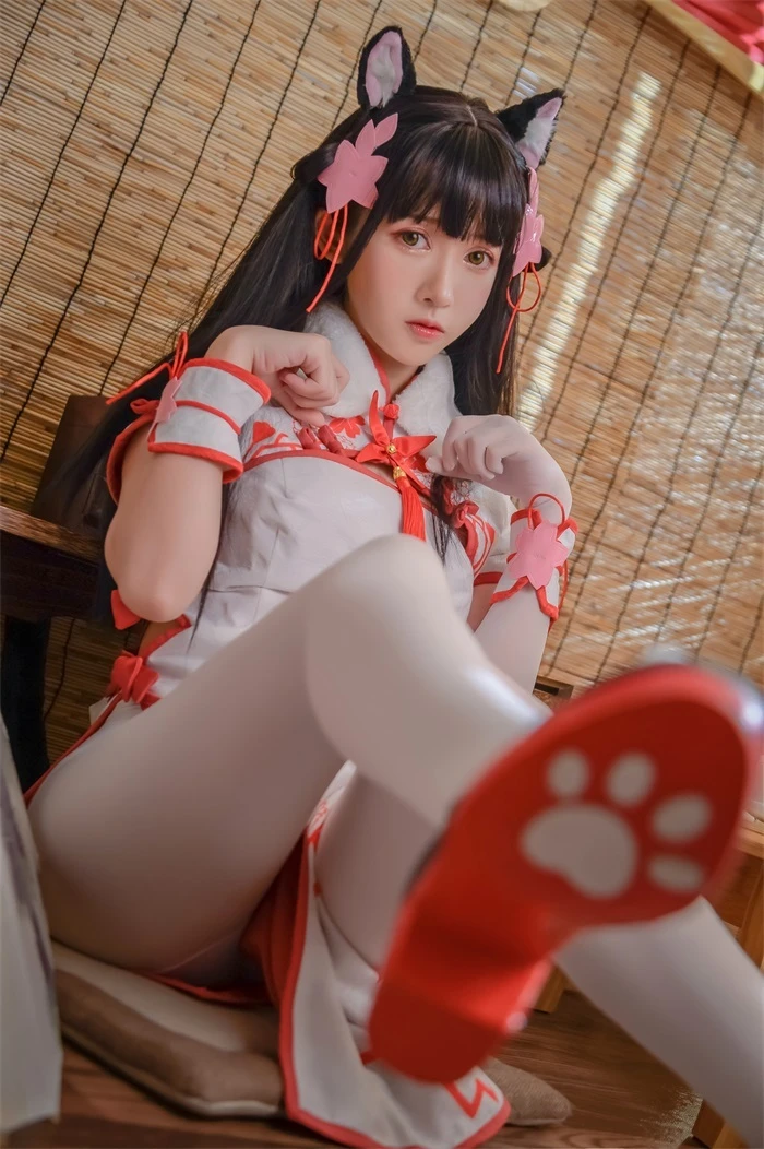 人气动漫Coser@鳗鱼霏儿 碧蓝华裳 夕暮 白丝 兽耳 [16P/229MB]