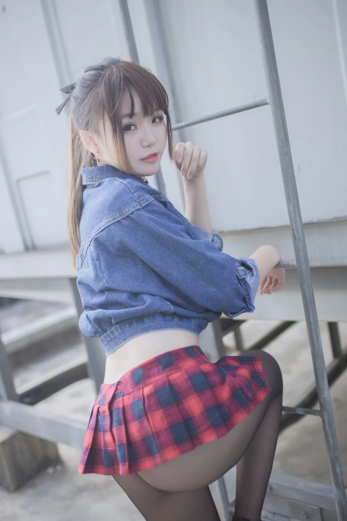 网红Coser@Yoko宅夏Cos – 红色格子 [32P/188MB]
