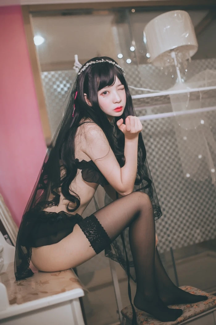 网红Coser@疯猫ss -黑色小野猫 披肩发 [29P/166MB]