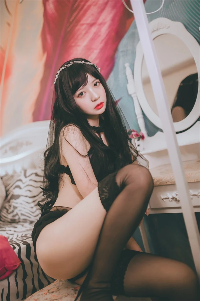 网红Coser@疯猫ss -黑色小野猫 披肩发 [29P/166MB]