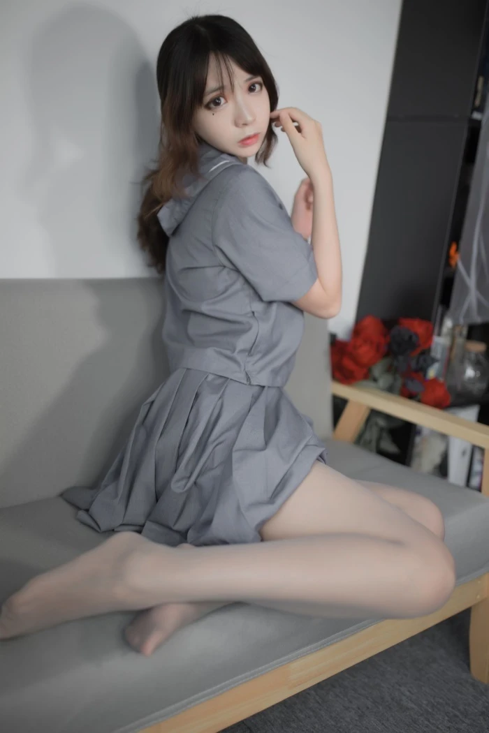 网红Coser@疯猫ss – 蓝灰JK [29P/180MB]