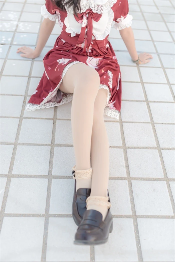 风之领域精品写真@No.154 街道上的红裙肉丝女孩 [47P/135MB]