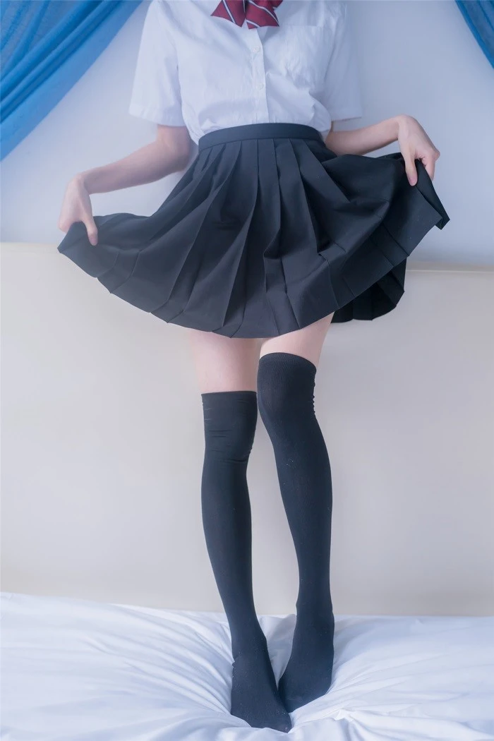 风之领域精品写真@No.193 床上的黑丝JK [38P/396MB]
