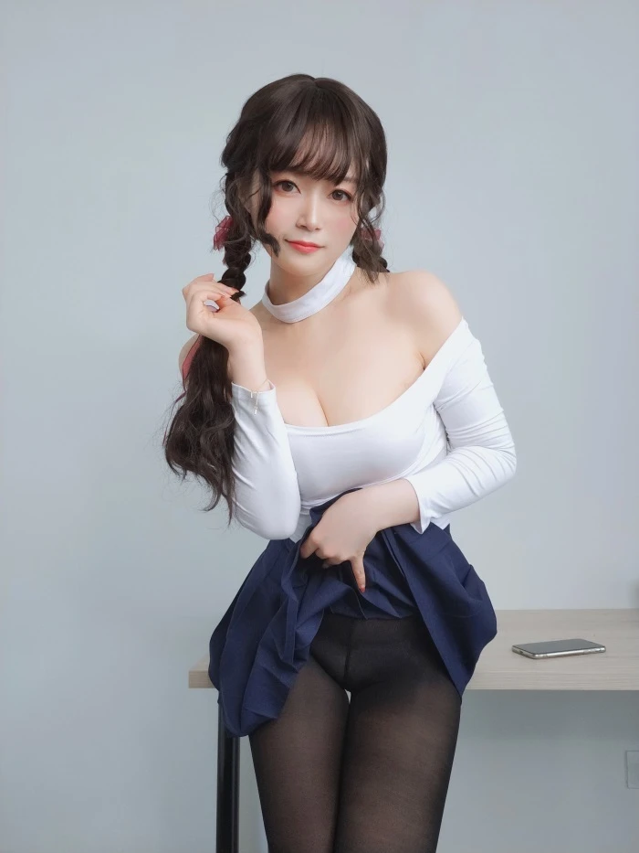 人气动漫Coser@白银81_邻家姐姐的黑丝 [45P/1V/223MB]