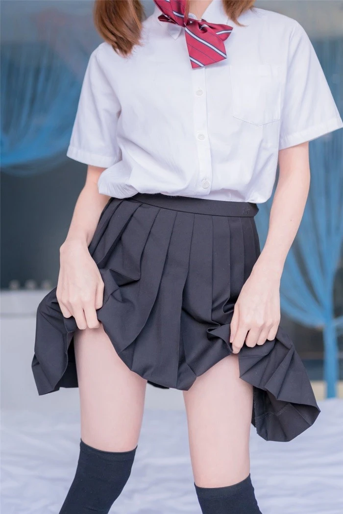 风之领域精品写真@No.193 床上的黑丝JK [38P/396MB]