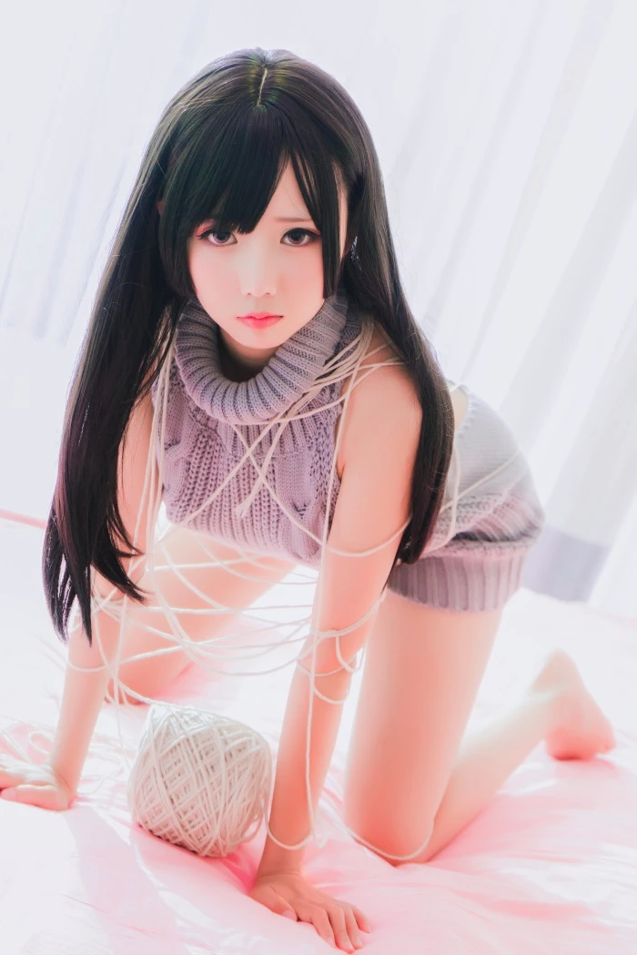 网红Coser@面饼仙儿 – 长腿露背毛衣 [41P/903MB]