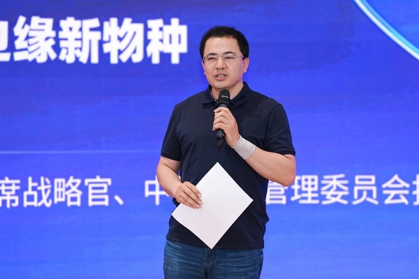 联想联合IDC发布《AI主机》白皮书,定义“边缘新物种”