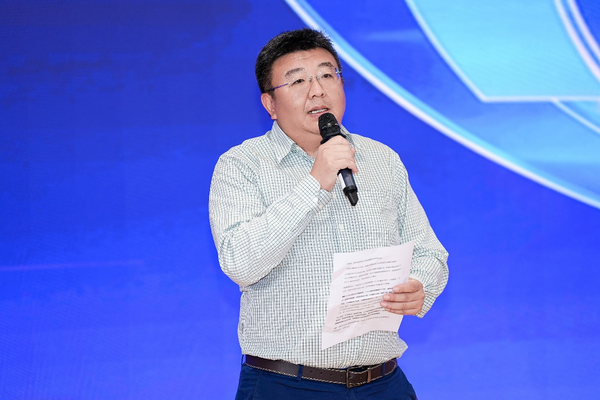 联想联合IDC发布《AI主机》白皮书,定义“边缘新物种”