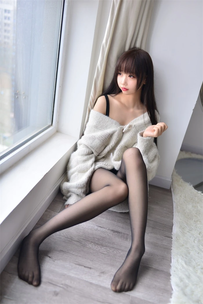 网红Cos小姐姐@雪琪 – 毛衣少女 [34P/53MB]