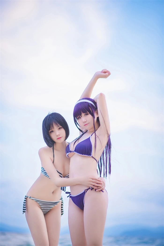 白金Saki写真 – 户外海边泳装秀 [27P/112MB]
