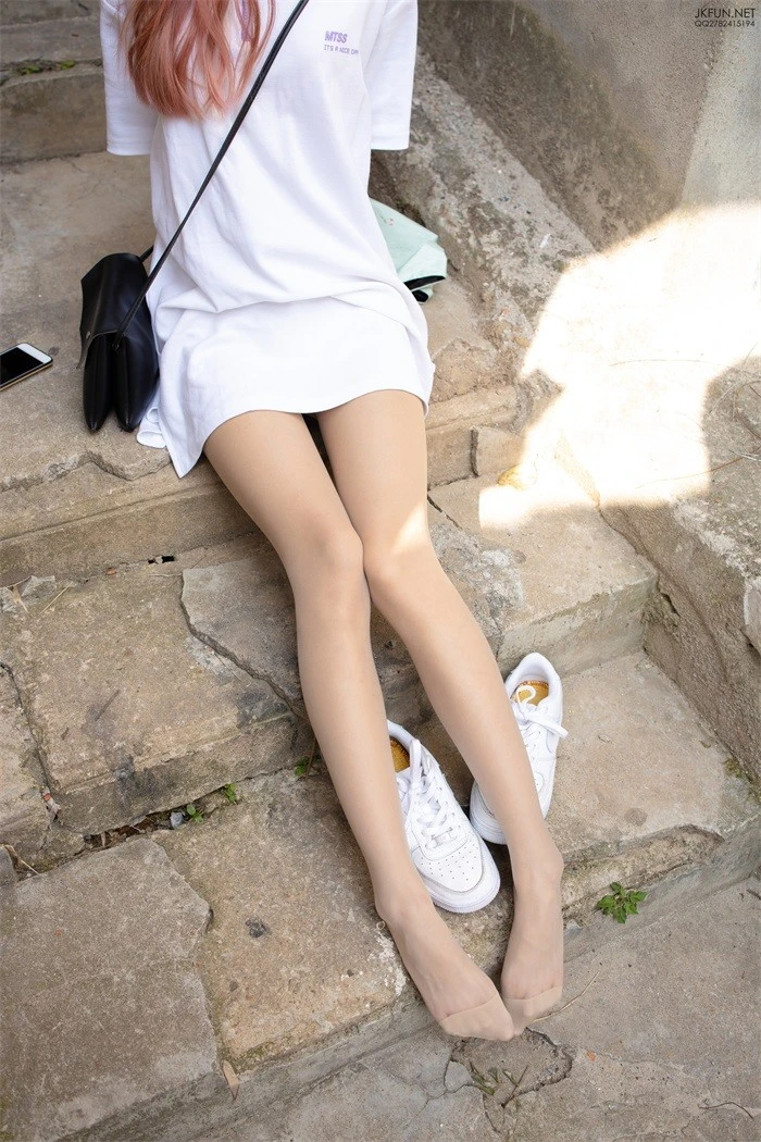 森萝财团精品写真@JKFUN-012 10D肉丝运动鞋桌下 [102P/1V/3.27GB]