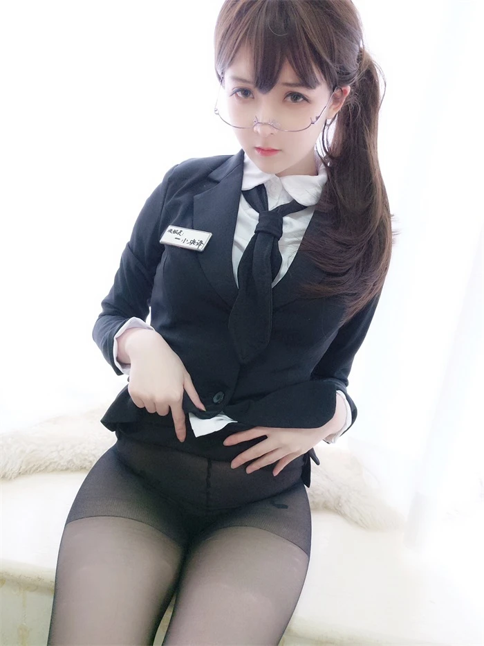 微博妹子@一小央泽-助理秘书小姐姐 [51P/4V/96.9MB]
