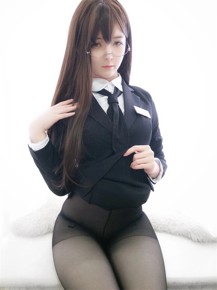 微博妹子@一小央泽-助理秘书小姐姐 [51P/4V/96.9MB]