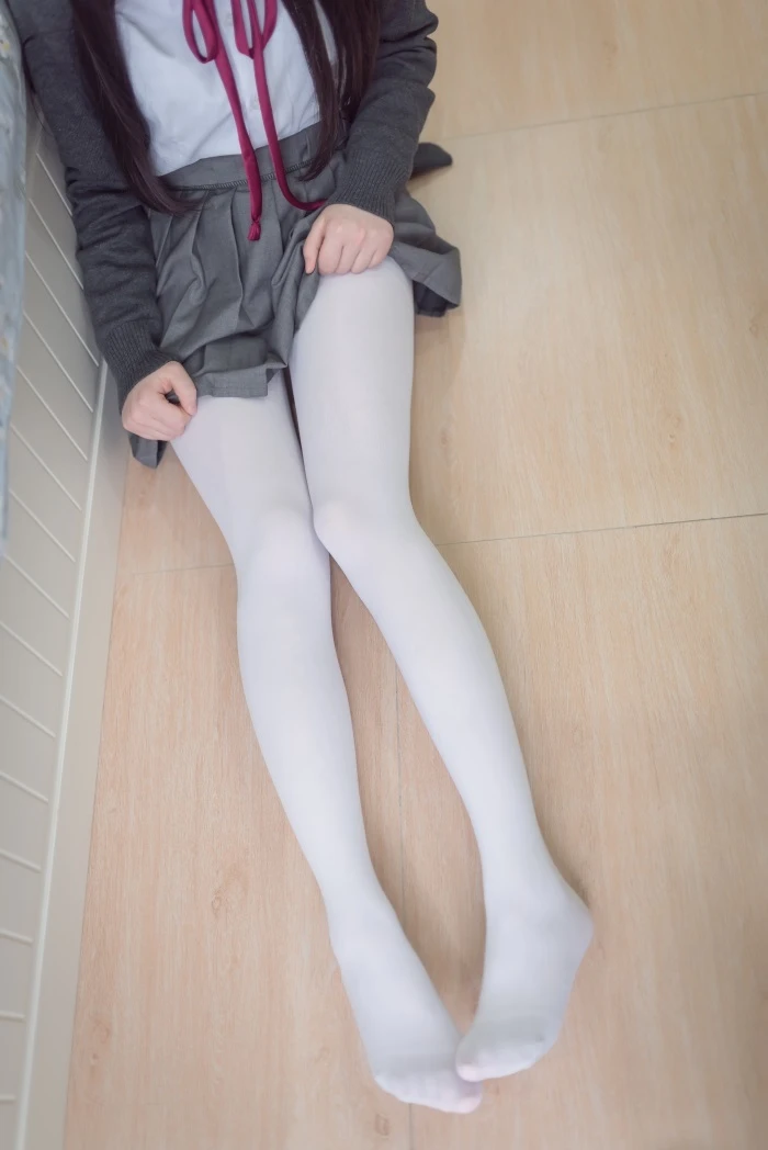 网红Coser@雪琪 – JK白丝 [46P/208MB]