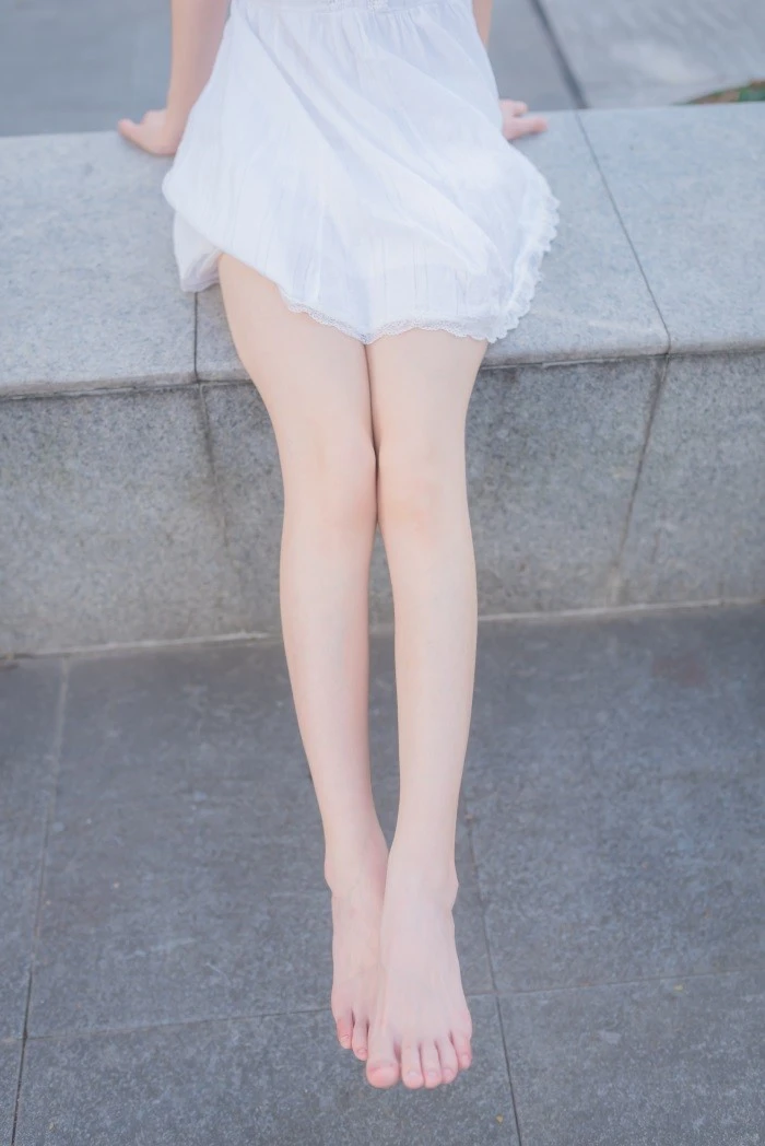 风之领域精品写真@No.056 草坪上青纯的学妹 [50P/229MB]