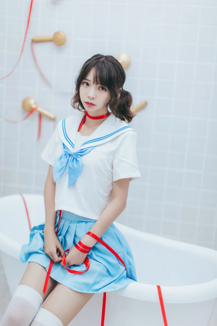 网红Coser@疯猫ss – 浴室JK [21P/172MB]