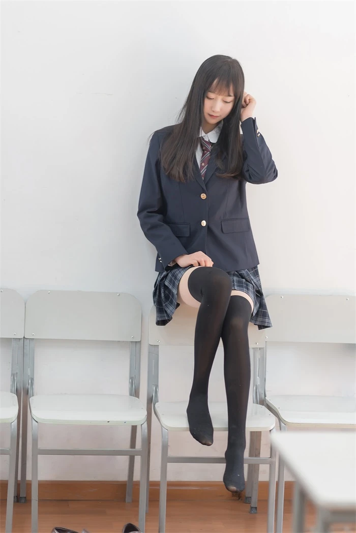 网红Coser@木绵绵OwO – 黑丝JK [47P/61.8MB]