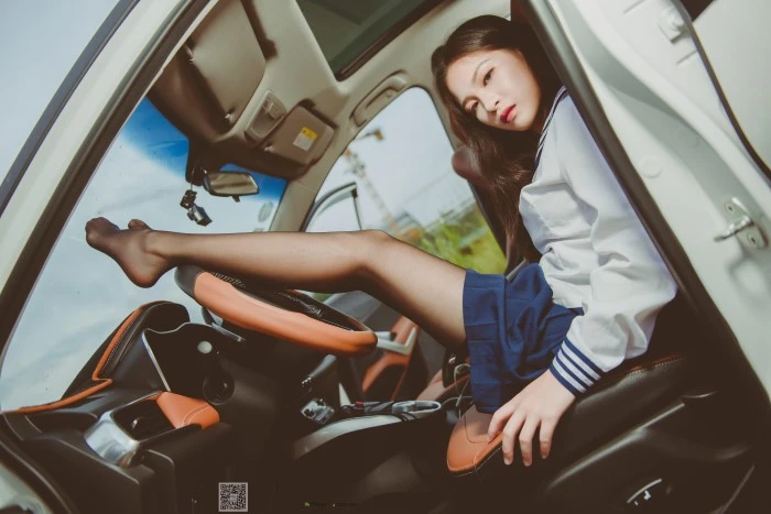 SSA丝社 第017期：小丝妹佳佳黑色长筒练车记 [62P/60M]