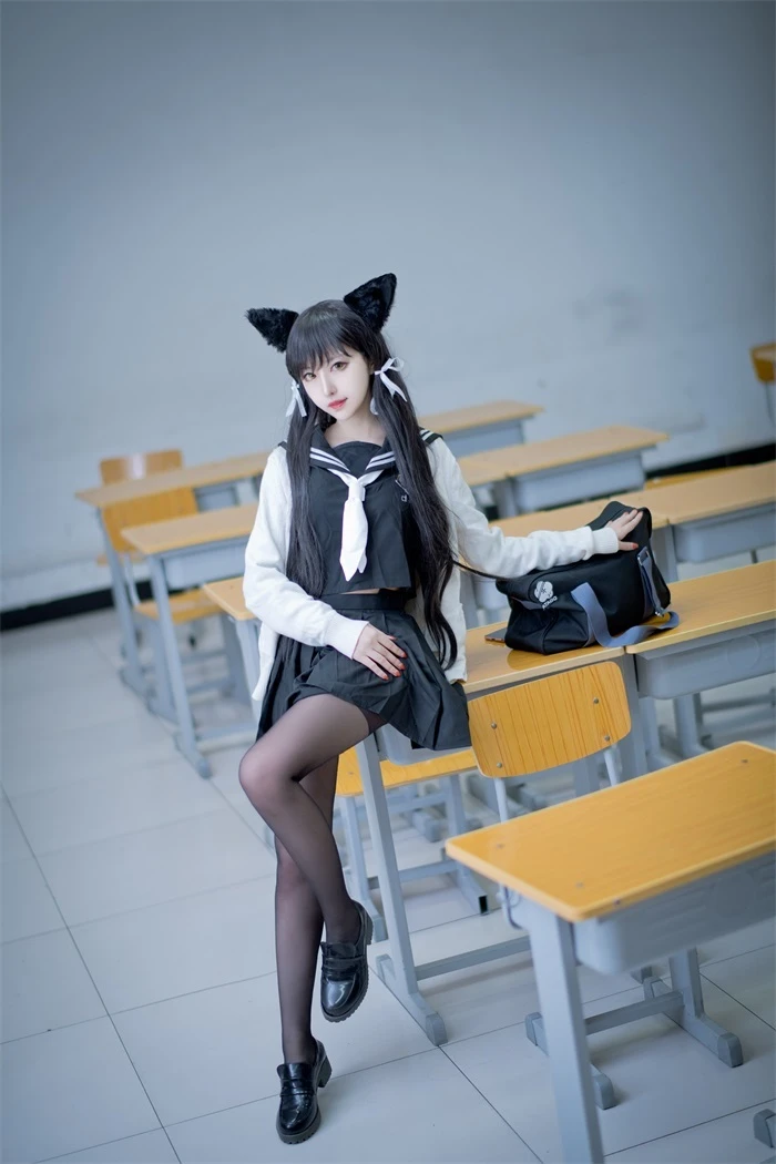 人气动漫Coser@Shika小鹿鹿 爱宕制服兽耳黑丝 [50P/309MB]