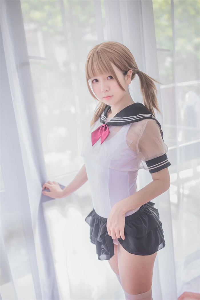 白金Saki写真 – 学生白丝制服 [17P/87MB]