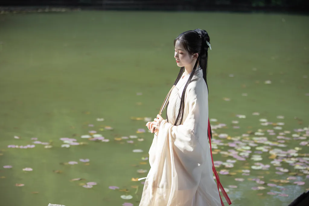 [YITUYU艺图语]2022.12.27 春色 培培[33+1P/357MB]