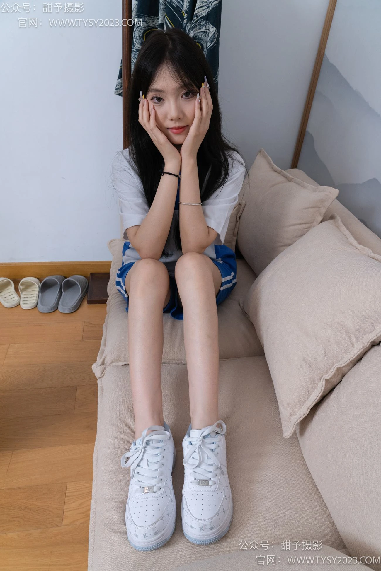 甜予摄影 NO.080期：璇璇-校服、板鞋、裸足、光脚踩小西红柿葡萄的剧情[134P/2V/12.00GB]