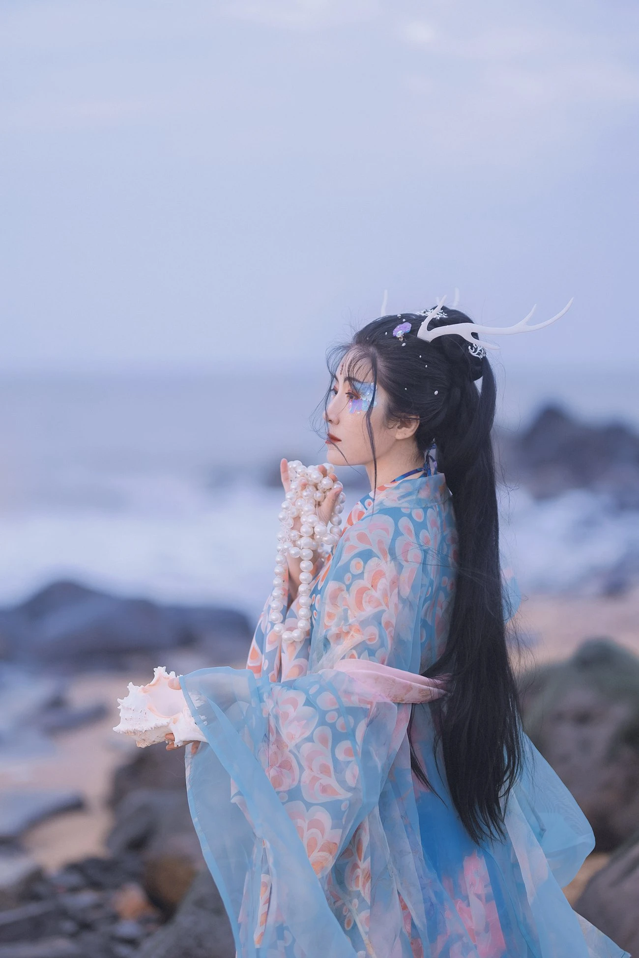 [YITUYU艺图语] 2021.10.18 龙女 何佳 [24P/311MB]