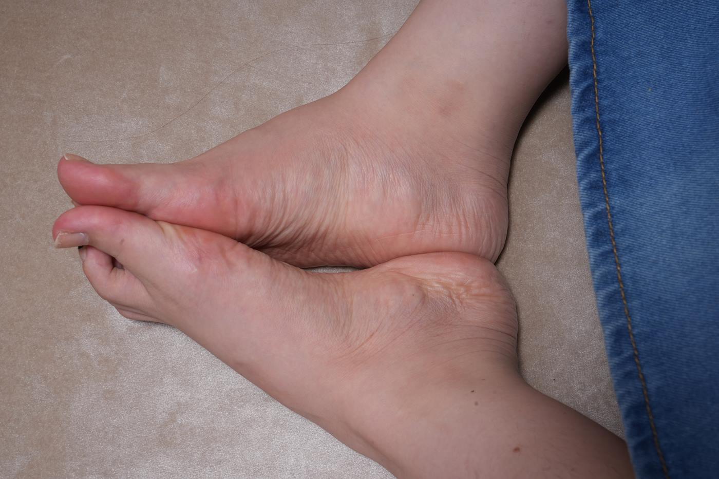 [Sexy Asian Girls Feet] NO.039 小女生耶思展示她的姓感的小脚丫 [141P/2.61GB]