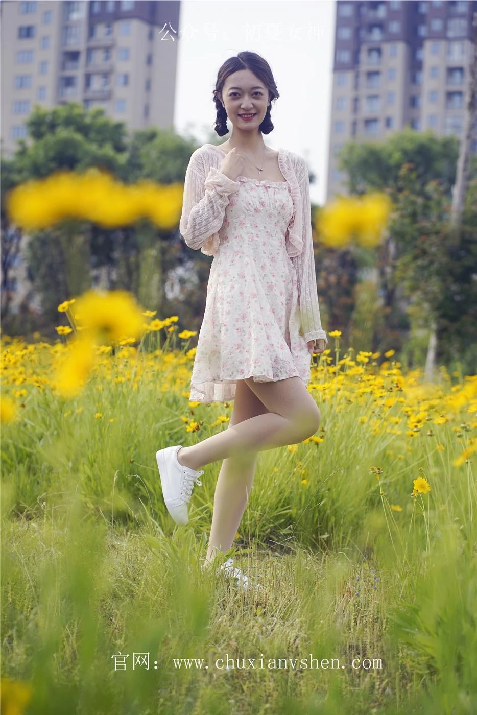 初夏女神 NO.032 依依 邻家女孩-风中少女[122P/1V/4.65GB]