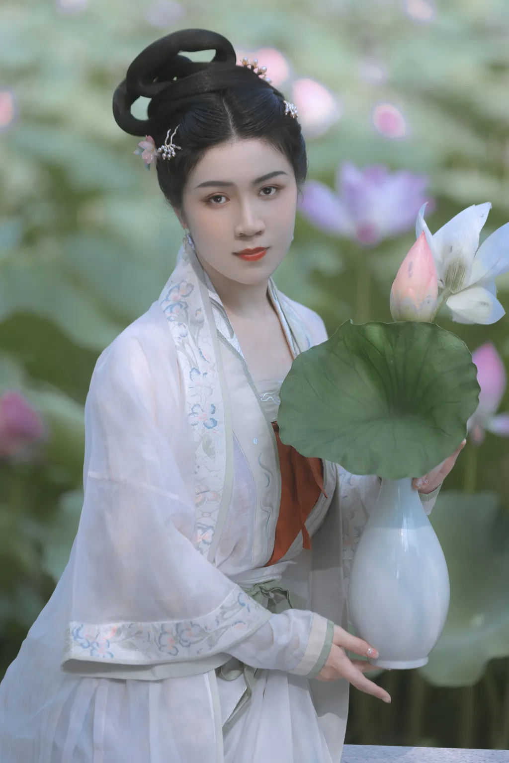 [YITUYU艺图语]2022.11.21 陶然荷韵 周曦彤[25+1P/195MB]