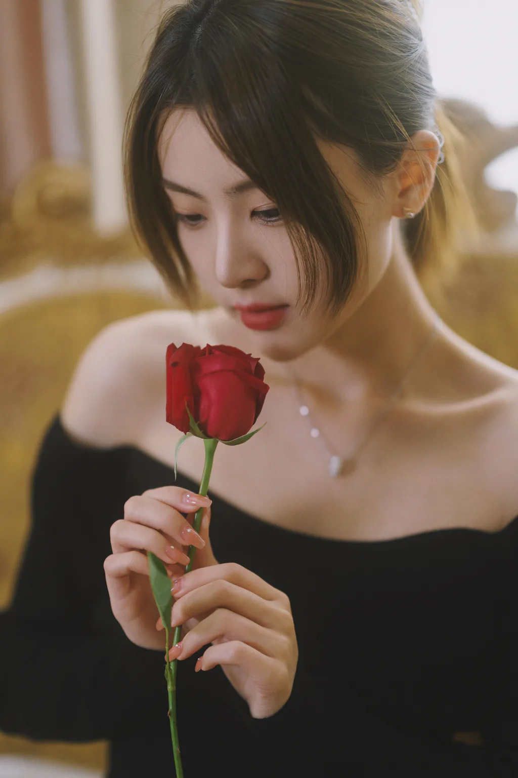 [YITUYU艺图语]2023.04.10 迷 cici[32+1P/142MB]