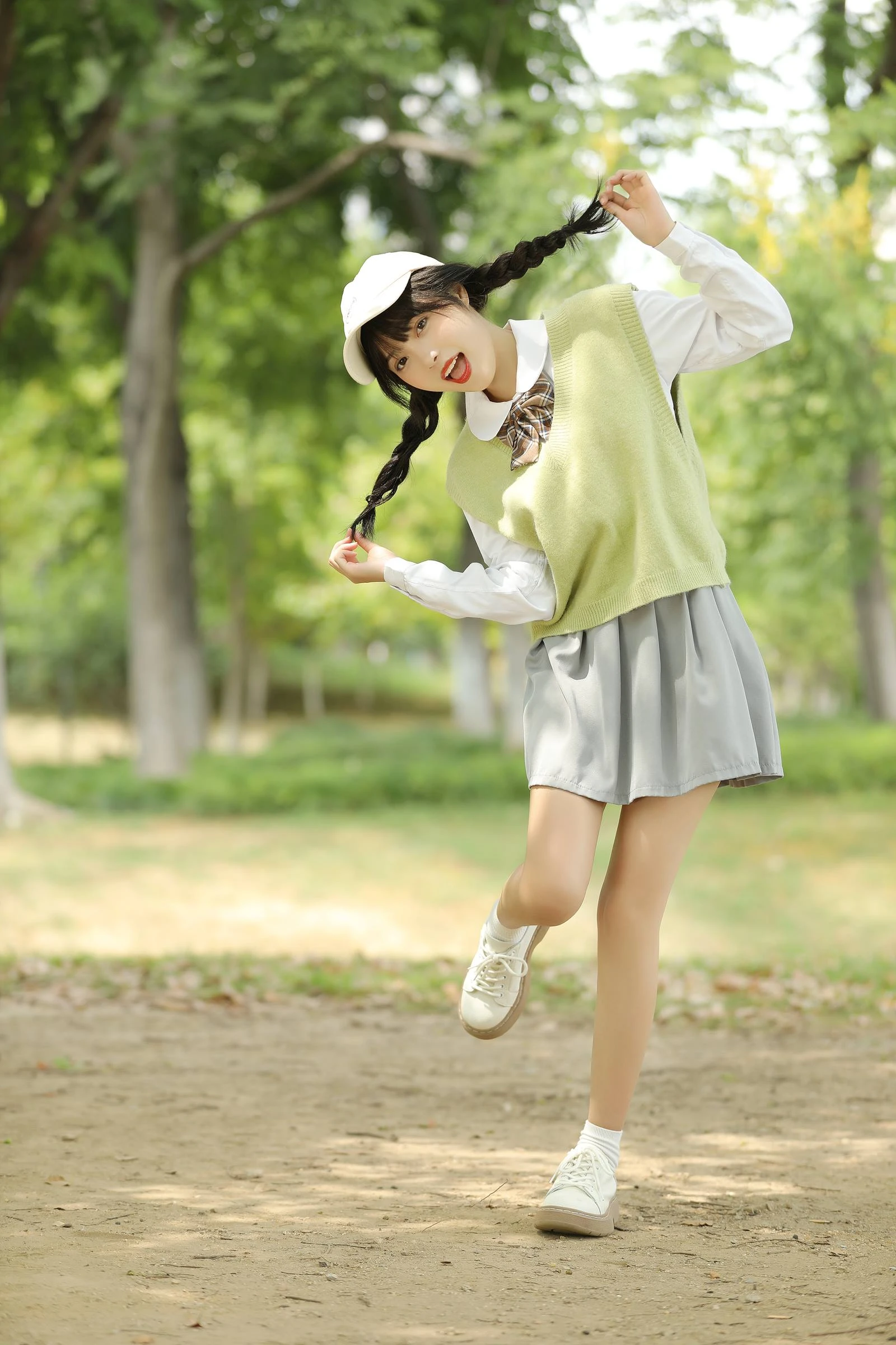 [YITUYU艺图语]2022.10.07 萤火之森 小薇人儿[33+1P/326MB]