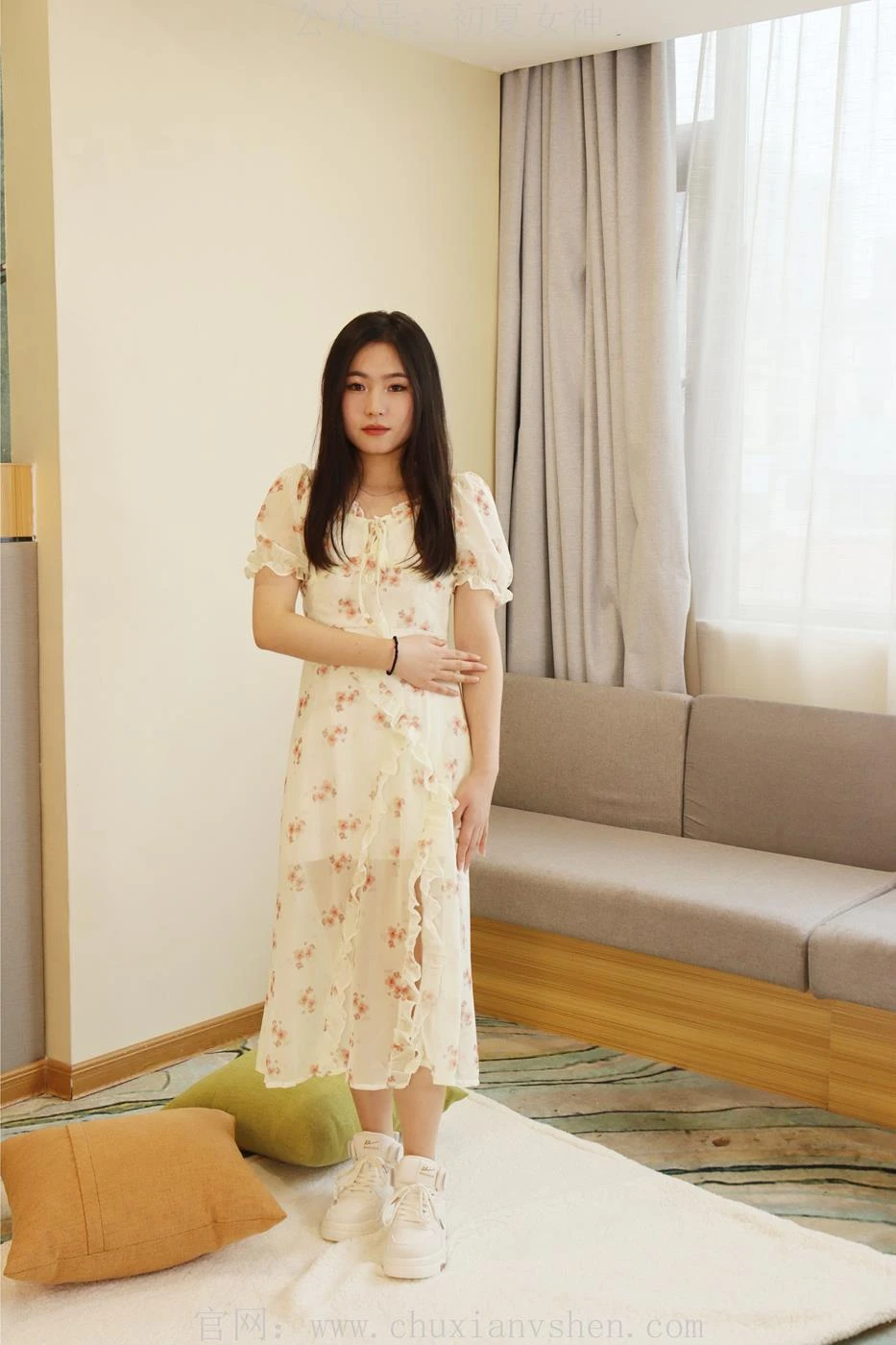初夏女神 NO.011 水吉 2023款春季S码连衣裙搭错了鞋[90P/1V/5.61GB]