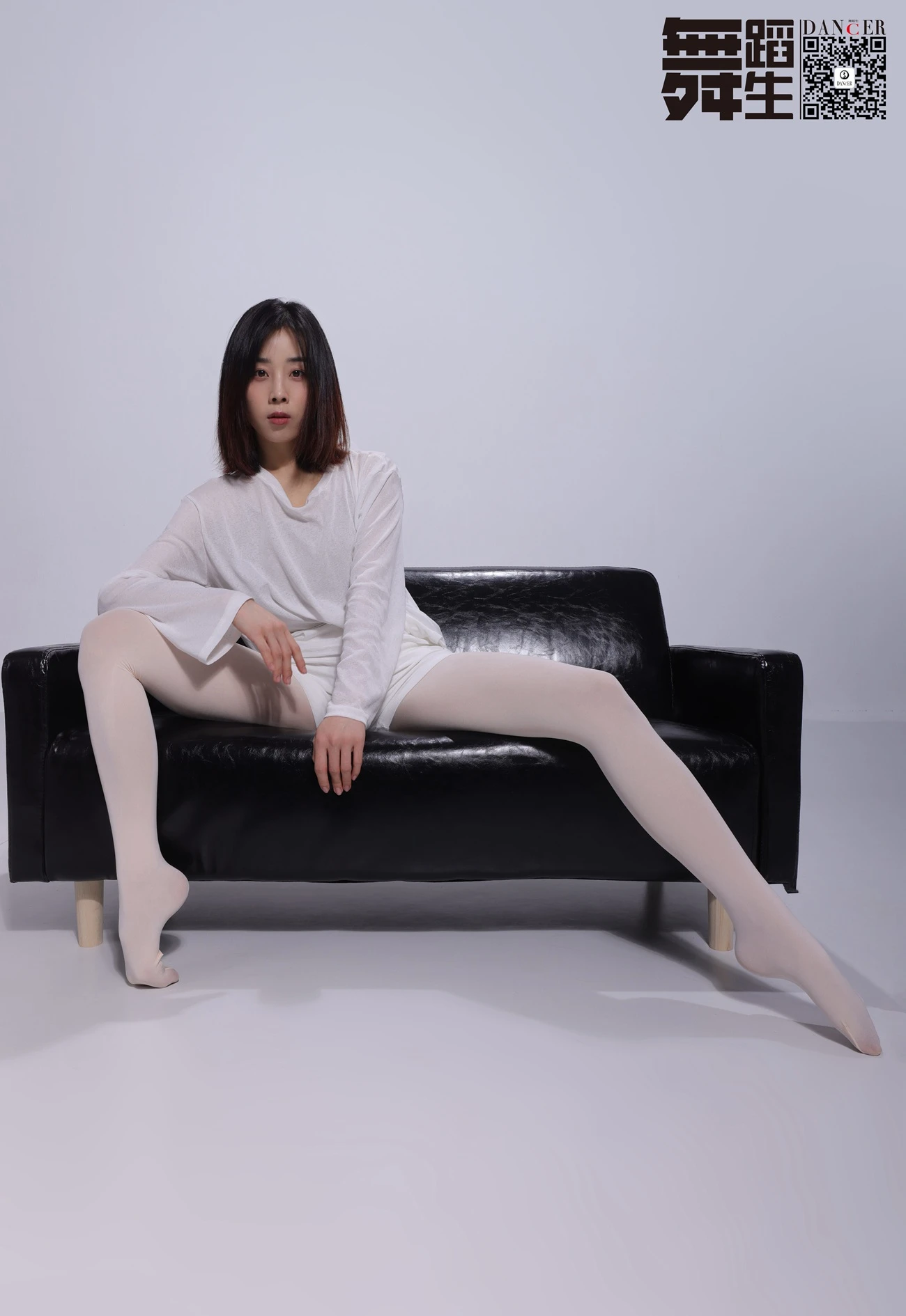 [GALLI嘉丽]舞蹈生日记 105 – 黑与白 佚名 [46P/350MB]